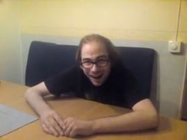 Jag skrattar på begäran och på olika skrattlägen!
Inspelad inför en provfilmning, år 2011