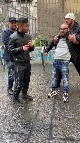 Carmine Monaco, teaching the other people how to fake a fight. During shooting of Haram.
Neapel Carmine Monaco, teaching the other people how to fake a fight. During shooting of Haram.
Neapel