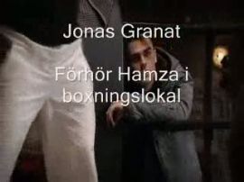 Andra Avenyn, avsnitt 72.
Jag är kommisarien som frågar Hamza om Ulf Bratts försvinnande i RBC hallen.